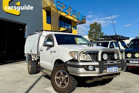 White 2005 Toyota Hilux Cab Chassis Sr (4X4)
