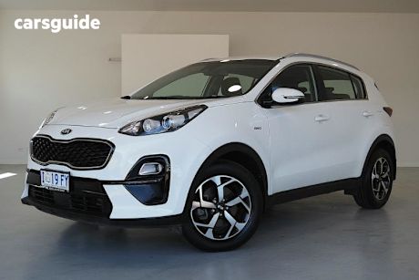 White 2019 Kia Sportage SUV SI 4X4