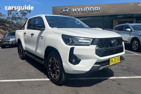 White 2024 Toyota Hilux Ute Tray SR5 48V 4X4