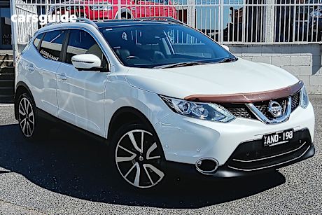 White 2017 Nissan Qashqai SUV TI F