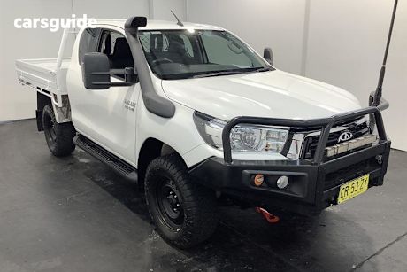 White 2017 Toyota Hilux X Cab Cab Chassis Sr (4X4)