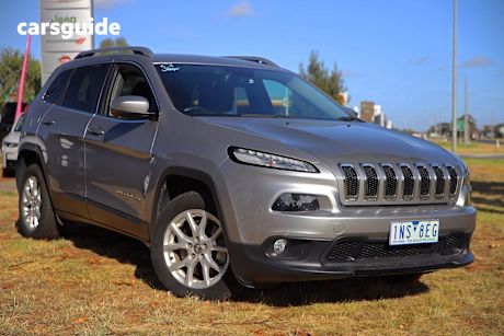 Silver 2017 Jeep Cherokee SUV LONGITUDE 4X4