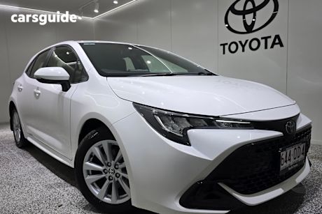 White 2022 Toyota Corolla Hatch ASCENT SPORT F