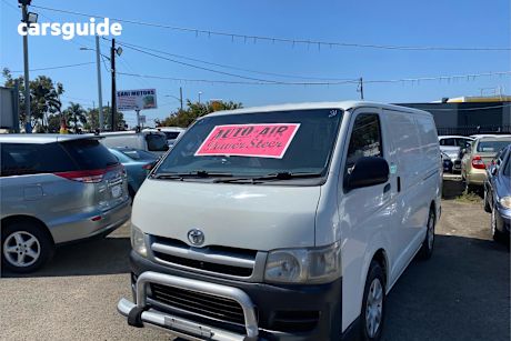White 2005 Toyota HiAce Van Lwb