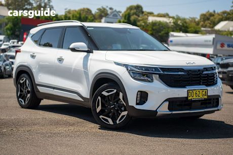 White 2023 Kia Seltos SUV GT-LINE 4X4
