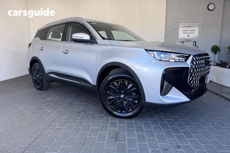 Silver 2025 Chery Tiggo 7 SUV SUPER HYBRID ULTIMATE F