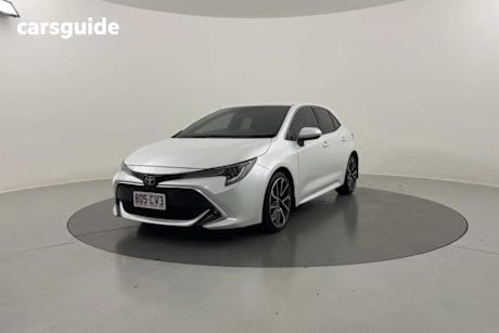 White 2020 Toyota Corolla Hatchback Zr