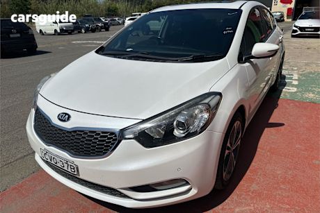 White 2014 Kia Cerato Sedan Sli