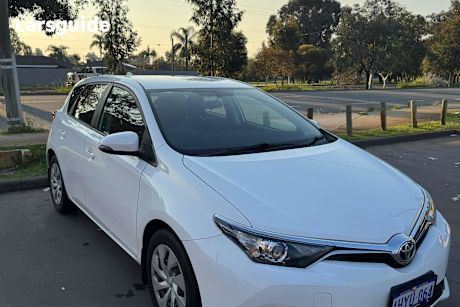 White 2018 Toyota Corolla Hatch ASCENT F