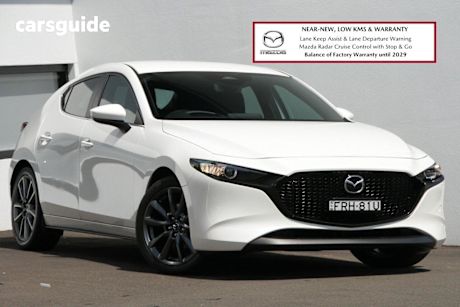 White 2024 Mazda Mazda3 Hatch G20 EVOLVE F