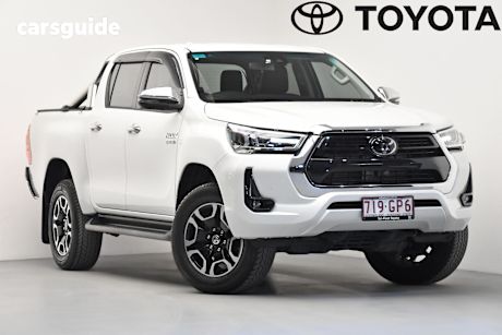 White 2023 Toyota Hilux Ute Tray SR5 4X4