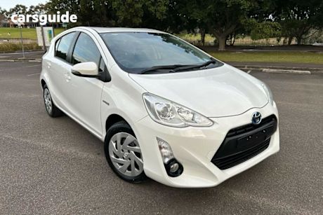 White 2016 Toyota Prius-C Hatchback Hybrid