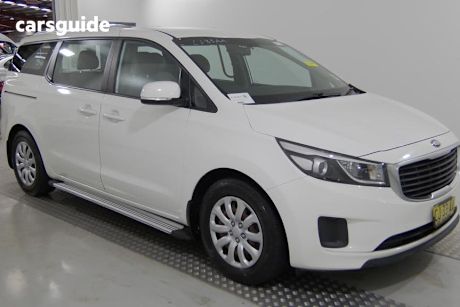 White 2016 Kia Carnival Wagon S