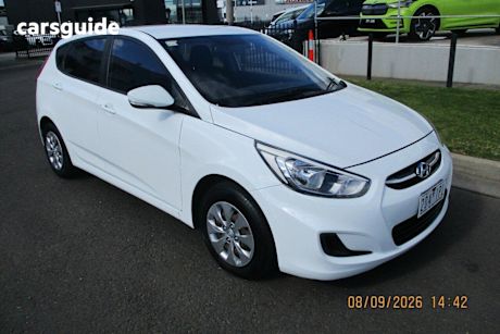 White 2015 Hyundai Accent Hatchback Active