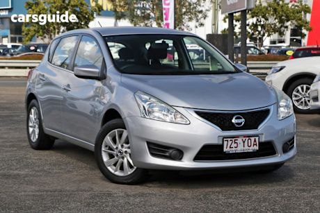 Silver 2014 Nissan Pulsar Hatch ST F