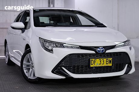 White 2022 Toyota Corolla Hatch ASCENT SPORT HYBRID F