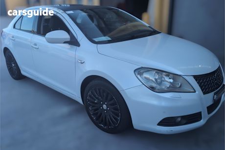 White 2011 Suzuki Kizashi Sedan Prestige