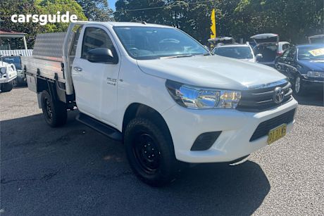 White 2016 Toyota Hilux Ute Tray SR 4X4
