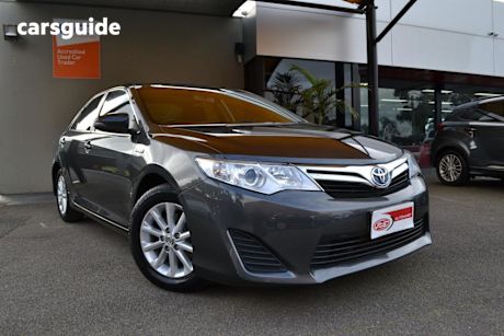Grey 2014 Toyota Camry Sedan Hybrid H