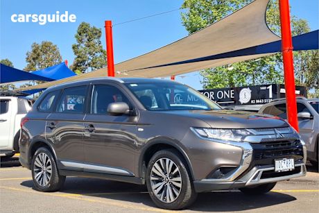 Grey 2018 Mitsubishi Outlander SUV ES F