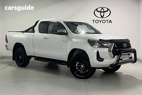 White 2023 Toyota Hilux X Cab Pickup Sr5 (4X4)