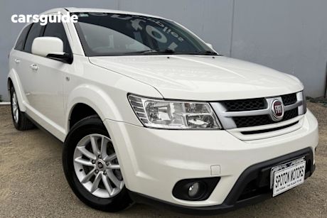 White 2014 Fiat Freemont SUV