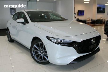White 2025 Mazda 3 Hatchback G20 Evolve