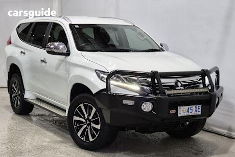 White 2017 Mitsubishi Pajero Sport SUV GLS 4X4
