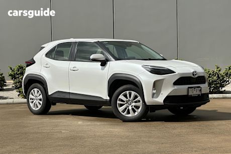 White 2023 Toyota Yaris Cross SUV GX F