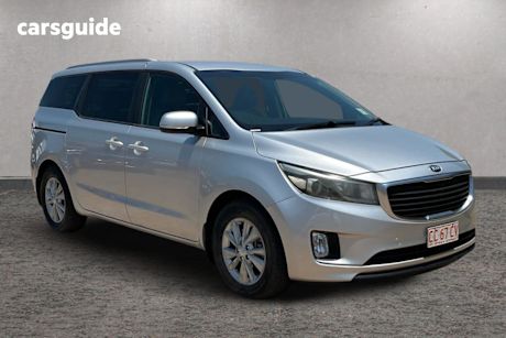 Silver 2017 Kia Carnival SUV SLI F