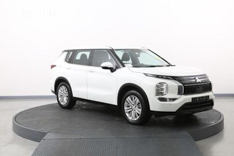 White 2023 Mitsubishi Outlander Wagon ES 7 Seat (2WD)