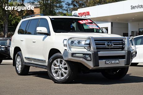 White 2017 Toyota Landcruiser SUV SAHARA 4X4