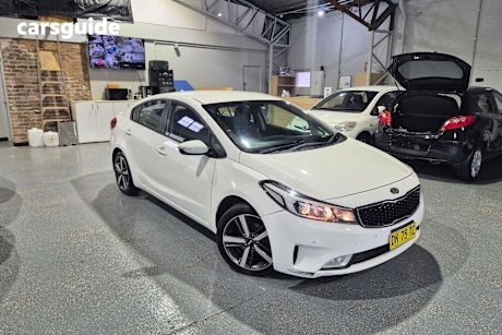 White 2017 Kia Cerato Sedan SPORT F