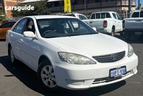 White 2006 Toyota Camry Sedan ALTISE