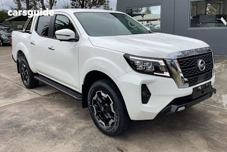 White 2025 Nissan Navara OtherCar ST-X