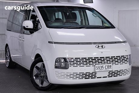 White 2022 Hyundai Staria OtherCar 4X4