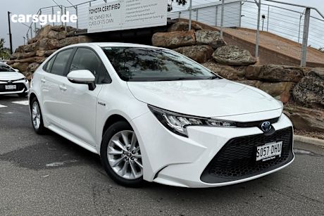 White 2022 Toyota Corolla Sedan ASCENT SPORT HYBRID F