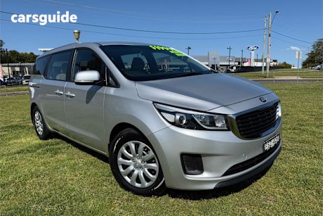 Silver 2017 Kia Carnival Wagon S