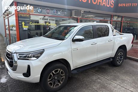 White 2023 Toyota Hilux Ute Tray SR5 4X4