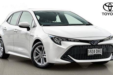 White 2019 Toyota Corolla Hatch ASCENT SPORT HYBRID F