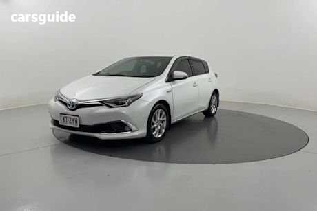 White 2017 Toyota Corolla Hatchback Hybrid