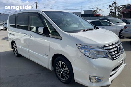 White 2016 Nissan Serena SUV HYBRID