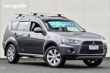 Grey 2011 Mitsubishi Outlander SUV VR 4X4