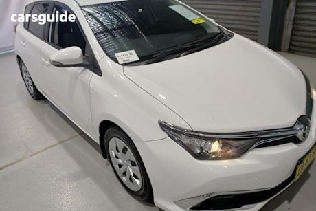 White 2018 Toyota Corolla Hatchback Ascent