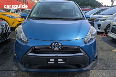 Blue 2016 Toyota Sienta Wagon (Hybrid) G