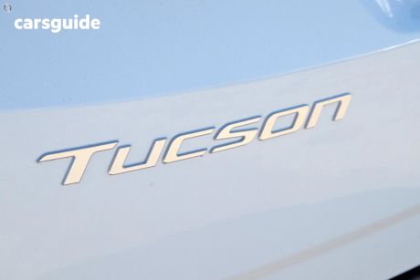 White 2025 Hyundai Tucson SUV ELITE F