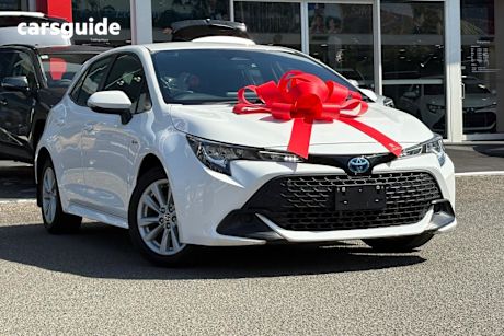 White 2024 Toyota Corolla Hatch ASCENT SPORT HYBRID F
