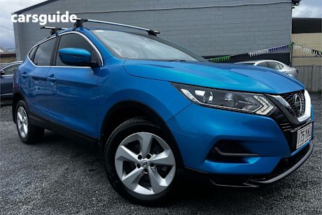 Blue 2018 Nissan Qashqai Wagon St