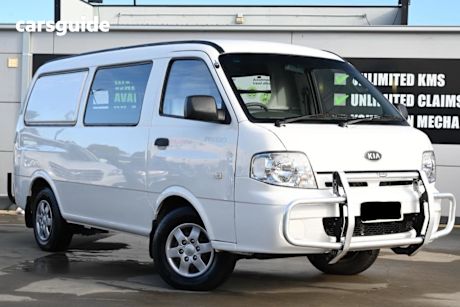 White 2005 Kia Pregio Van