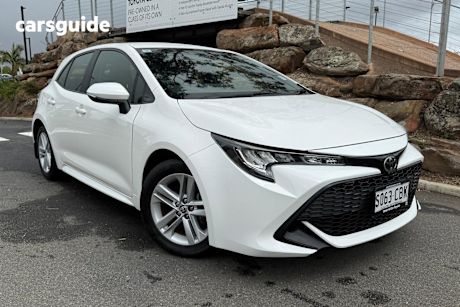 White 2018 Toyota Corolla Hatch ASCENT SPORT F